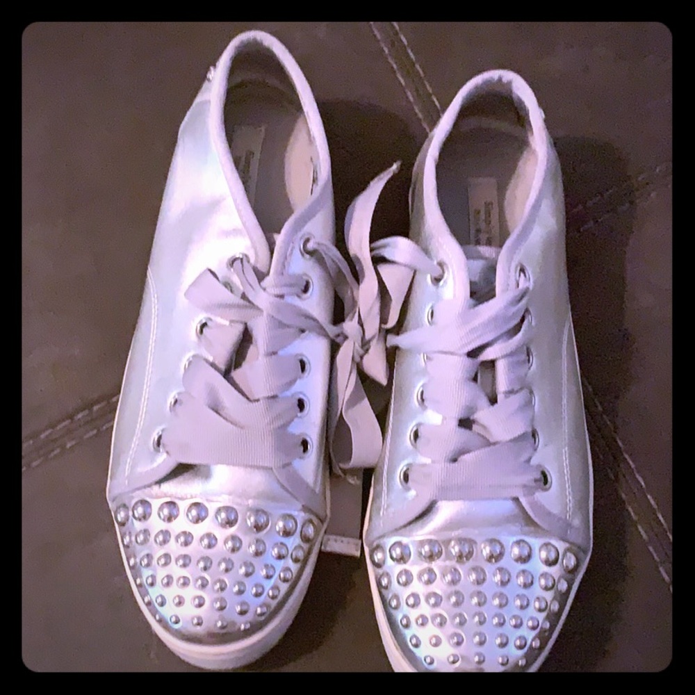 Used, Simply Vera Sneakers
